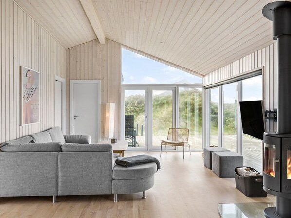TV, fireplace - "Mirla" - 50m from the sea by Interhome (Saltum)