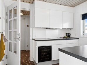 Fridge, microwave, oven, dishwasher - "Leny" - 900m from the sea by Interhome (Pandrup)