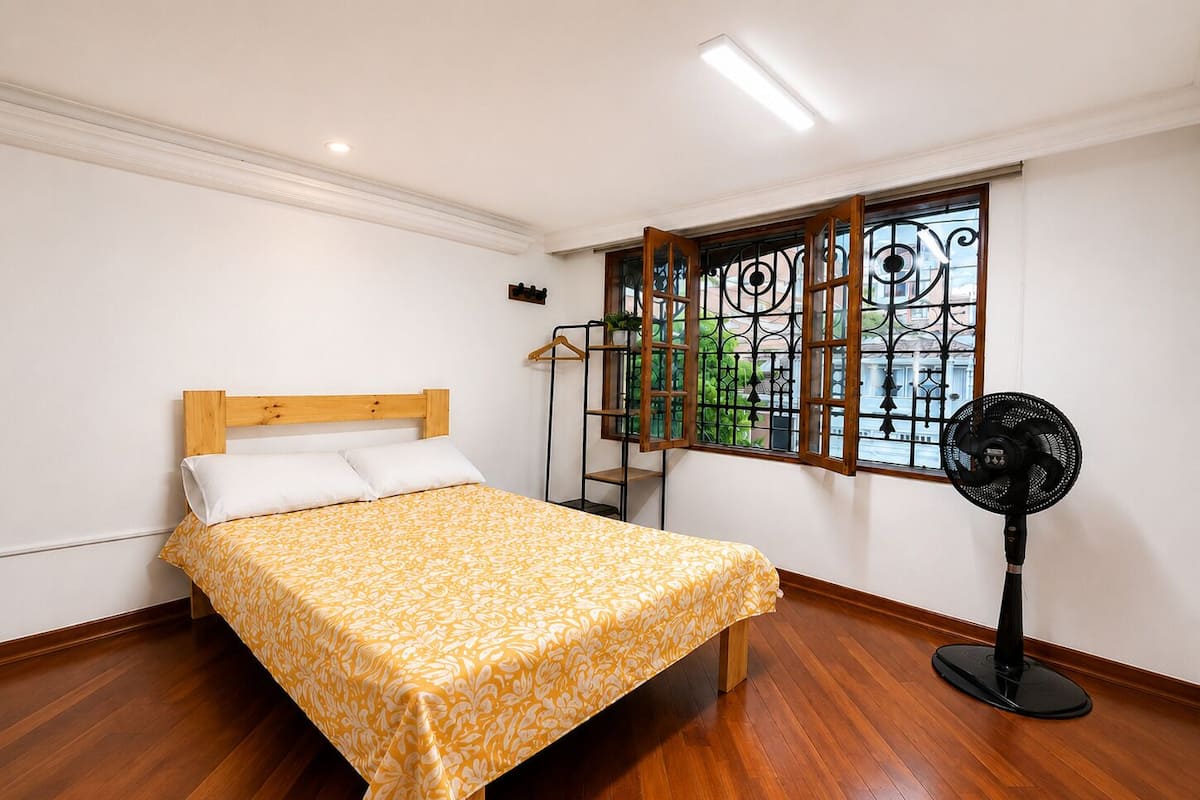 Habitación clásica doble, vistas a la ciudad | Wifi gratis y ropa de cama