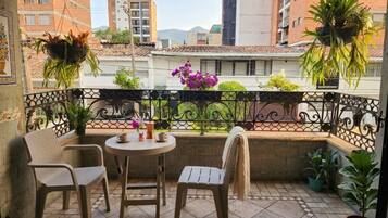 Dormitorio compartido estándar | Balcón