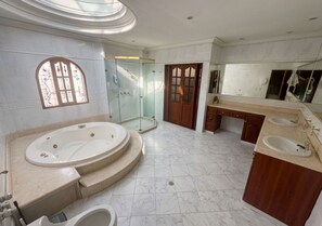 Standard Shared Dormitory | Bathroom - Paisa Hostel Medellín (Medellín)