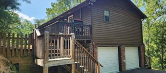 ✨LOCATION!✨ HOT TUB-FIRE PIT-PLAYGROUND-GAME ROOM! QUIET, NO STEEP ROADS!