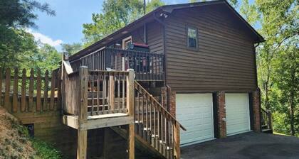 ✨LOCATION!✨ HOT TUB-FIRE PIT-PLAYGROUND-GAME ROOM! QUIET, NO STEEP ROADS!