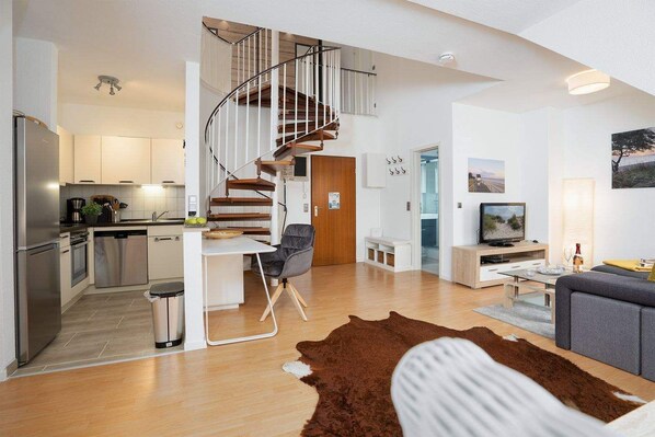 TV, stereo - Idyllische Strandnahe Maisonette-ferienwohnung für 3 Personen Über 2 Etagen - Seepark Scharbeutz (Scharbeutz)