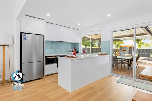 Hampton's Style Holiday Retreat - close to the beach!