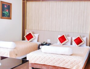 Deluxe driepersoonskamer | 1 slaapkamer, geluiddichte muren, gratis wifi, beddengoed