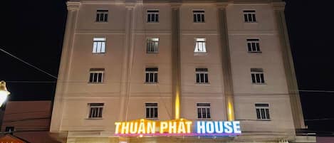 Mặt tiền nơi lưu trú