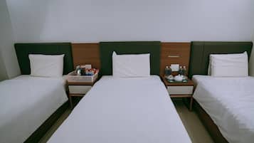 Superior Triple Room | 1 bedroom, soundproofing, free WiFi, bed sheets