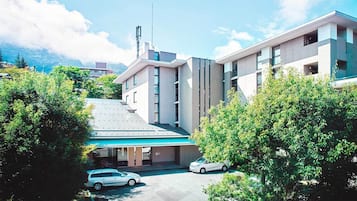 Pintu masuk properti