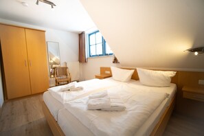 3 slaapkamers, een bureau, een strijkplank/strijkijzer, wifi