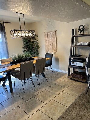 Dining - The Watchman, Gateway to Zion - Hot Tub // Fire Pit (La Verkin)