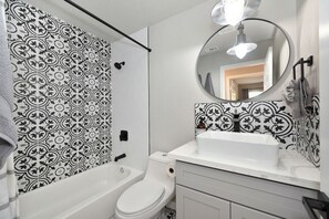 Shower, hair dryer, towels, soap - RanchoHouse with Pool LargeYard Downtown Shopping (Sacramento)