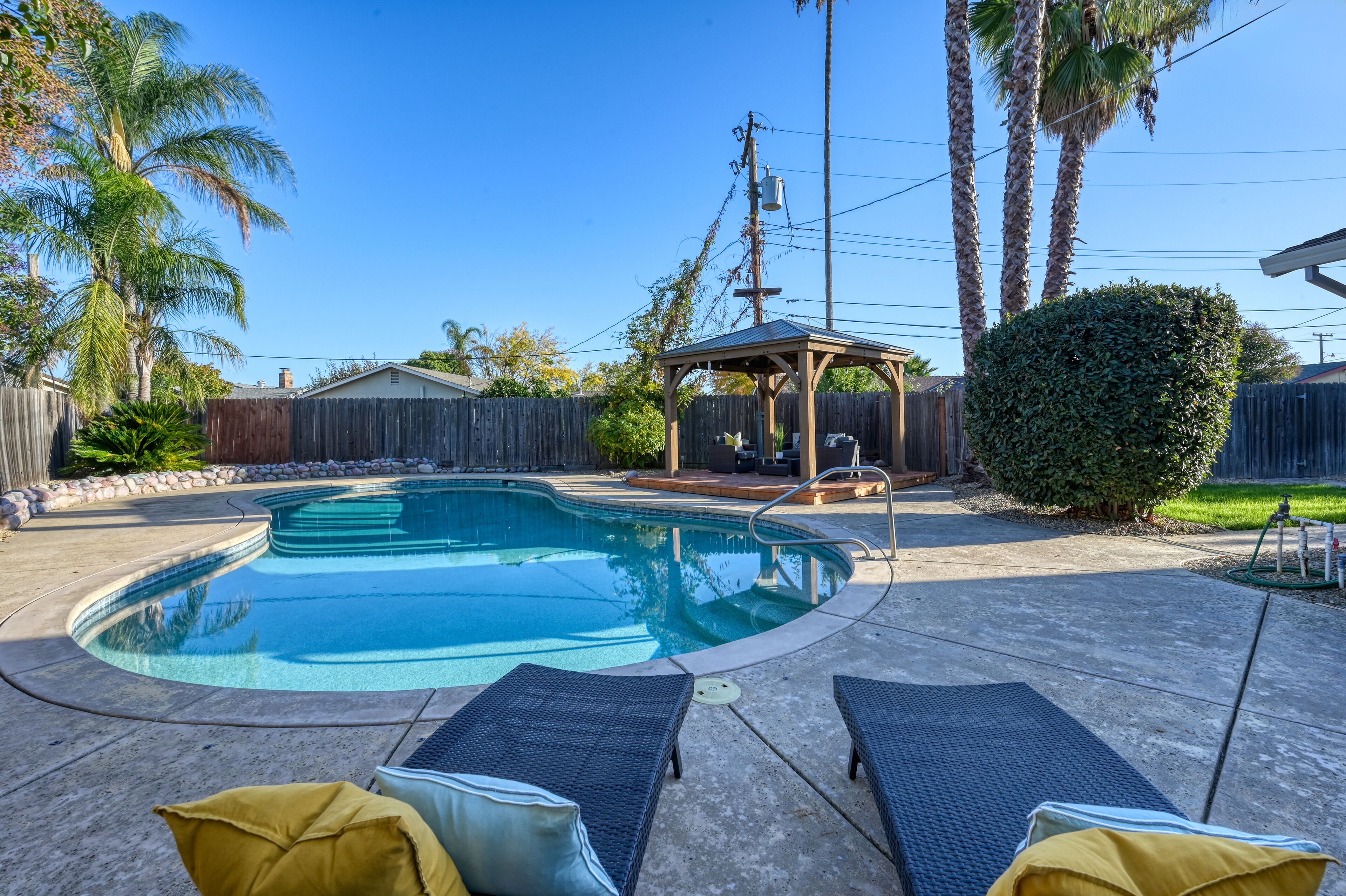 RanchoHouse with Pool LargeYard Downtown Shopping