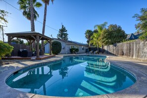 Pool - RanchoHouse with Pool LargeYard Downtown Shopping (Sacramento)