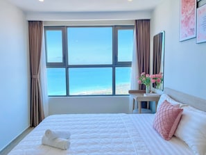 Căn hộ, 3 phòng ngủ, ban công, quang cảnh biển | Bộ đồ giường kháng dị ứng, nệm cao su hoạt tính (memory foam), bàn 