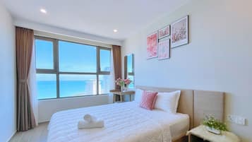 Leilighet, 3 soverom, balkong, sjøutsikt | Allergitestet sengetøy, memory foam-senger og skrivebord