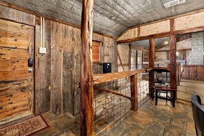 Interior - Stay in History – Charming King Suite w/ Twin Beds, Jacuzzi and Stone Staircase to Historic Cellar (New Braunfels)