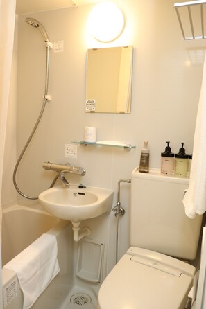 Separate bathtub and shower, hair dryer, bathrobes, slippers - YOU STYLE HOTEL MATE (Kagoshima)