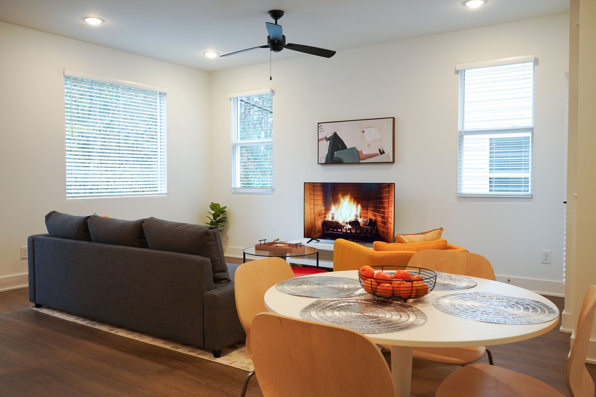New DWTN Raleigh Modern Oasis - 3 Floor, 3 Bedrooms, 3.5 Baths!