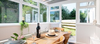 Ty Capel Bach - Traditional Cottage