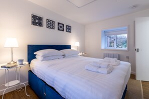 3 bedrooms, iron/ironing board, travel crib, free WiFi - Ty Capel Bach: 3‑Bed Bungalow Sleeping 6 in Hermon | Managed by Anglesey Holiday Lettings (Bodorgan)