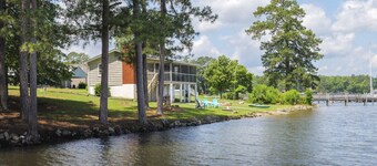 AHmazing views, Private Dock, Kayaks, SUP, Arcade, and Boat Launch