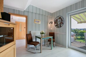 Dining - Apartment 'Ferienwohnung 72 Qm' with Private Terrace, Shared Garden and Wi-Fi (Neuruppin)