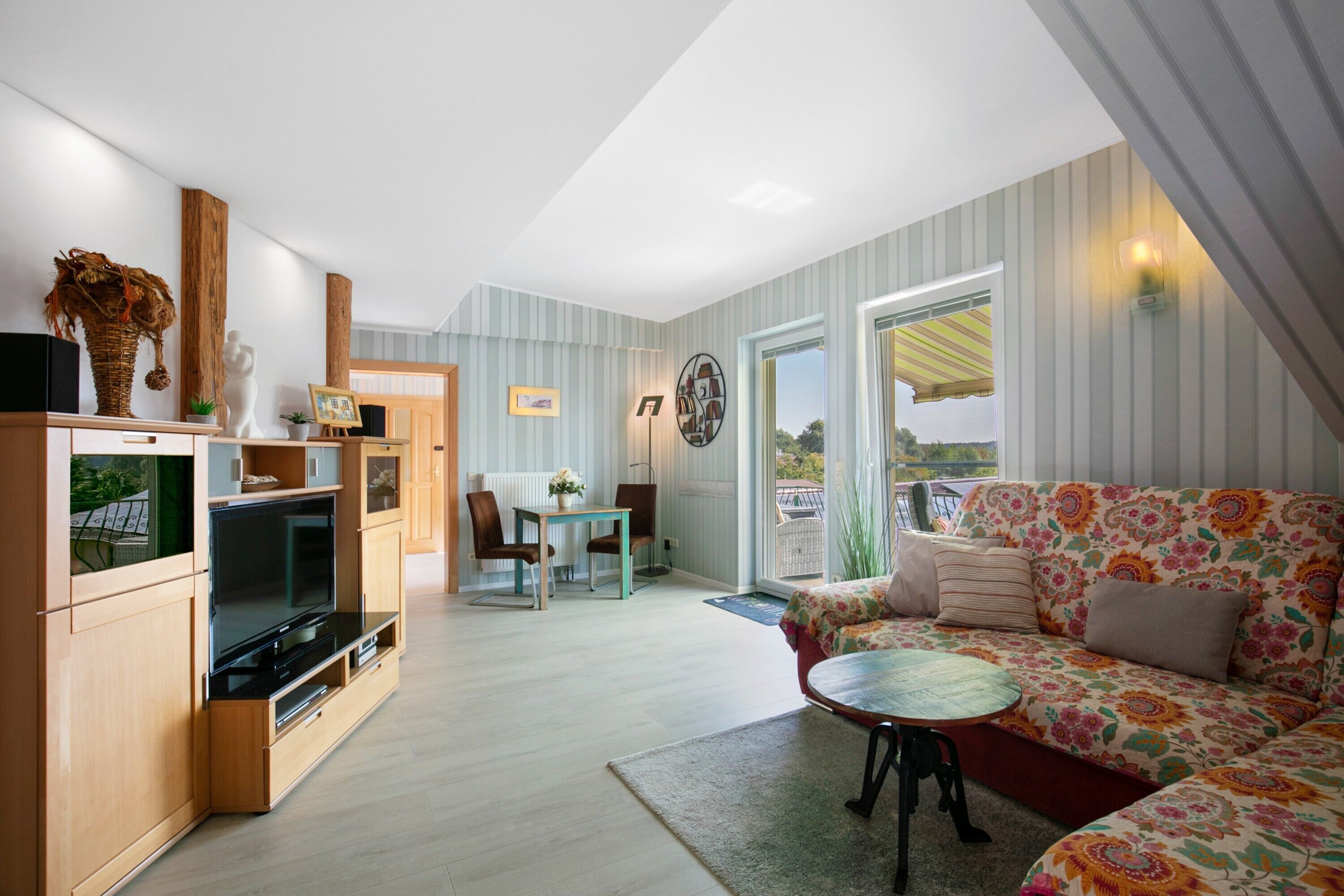 Fernseher, DVD-Player, Stereoanlage