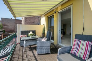 Terrace/patio - Apartment 'Ferienwohnung 72 Qm' with Private Terrace, Shared Garden and Wi-Fi (Neuruppin)