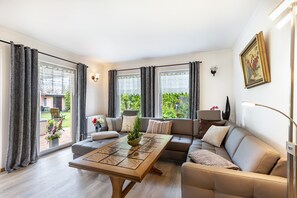 Télévision, lecteur de DVD, chaîne hi-fi