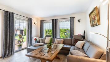 Fernseher, DVD-Player, Stereoanlage