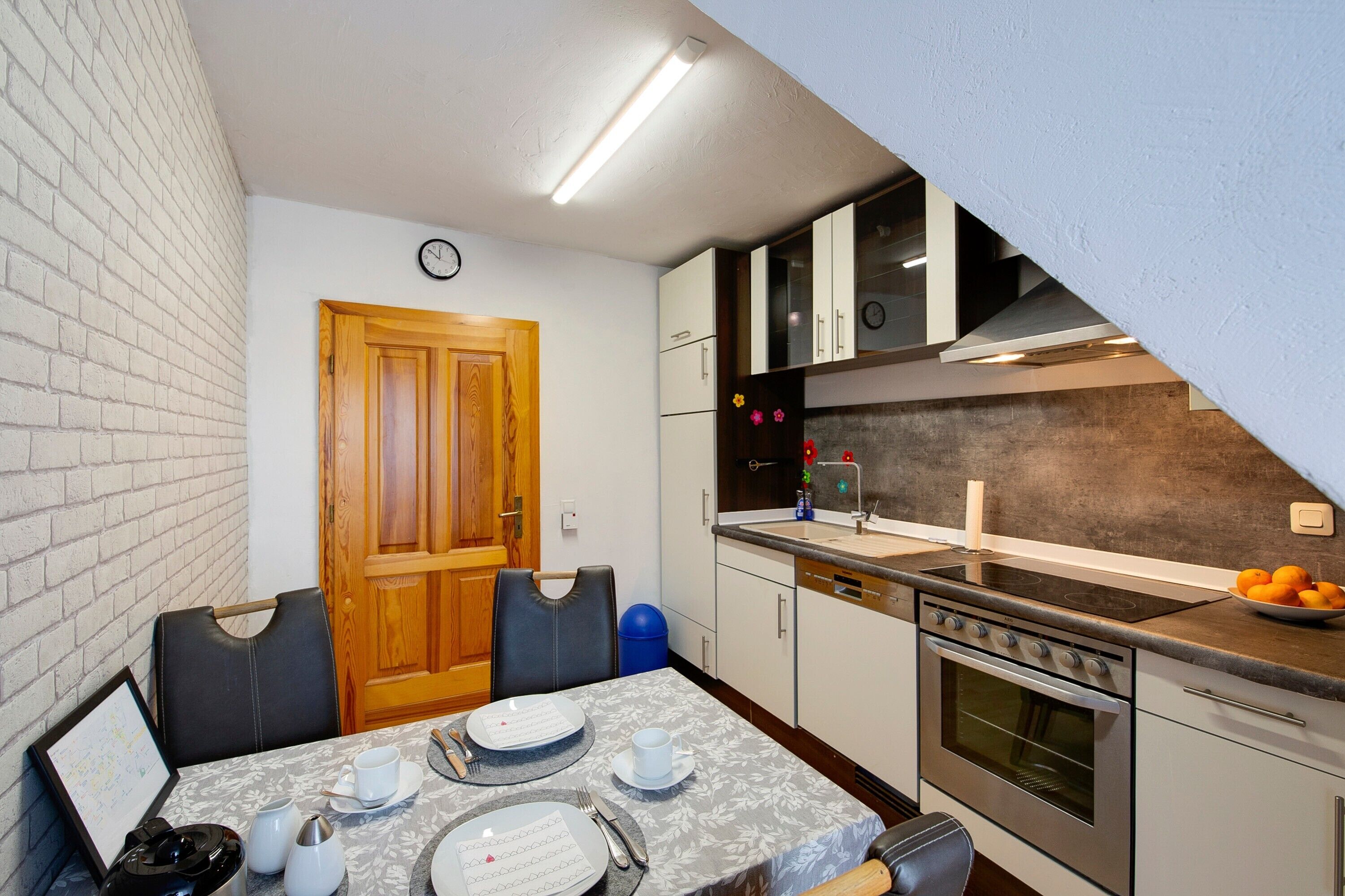 Fridge, oven, stovetop, dishwasher