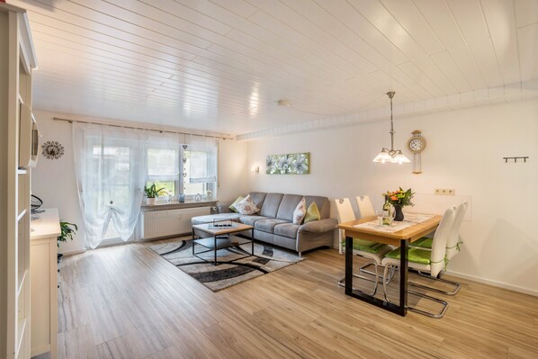 Télévision, chaîne hi-fi