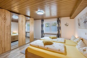 2 chambres, fer et planche à repasser, Wi-Fi gratuit, draps fournis