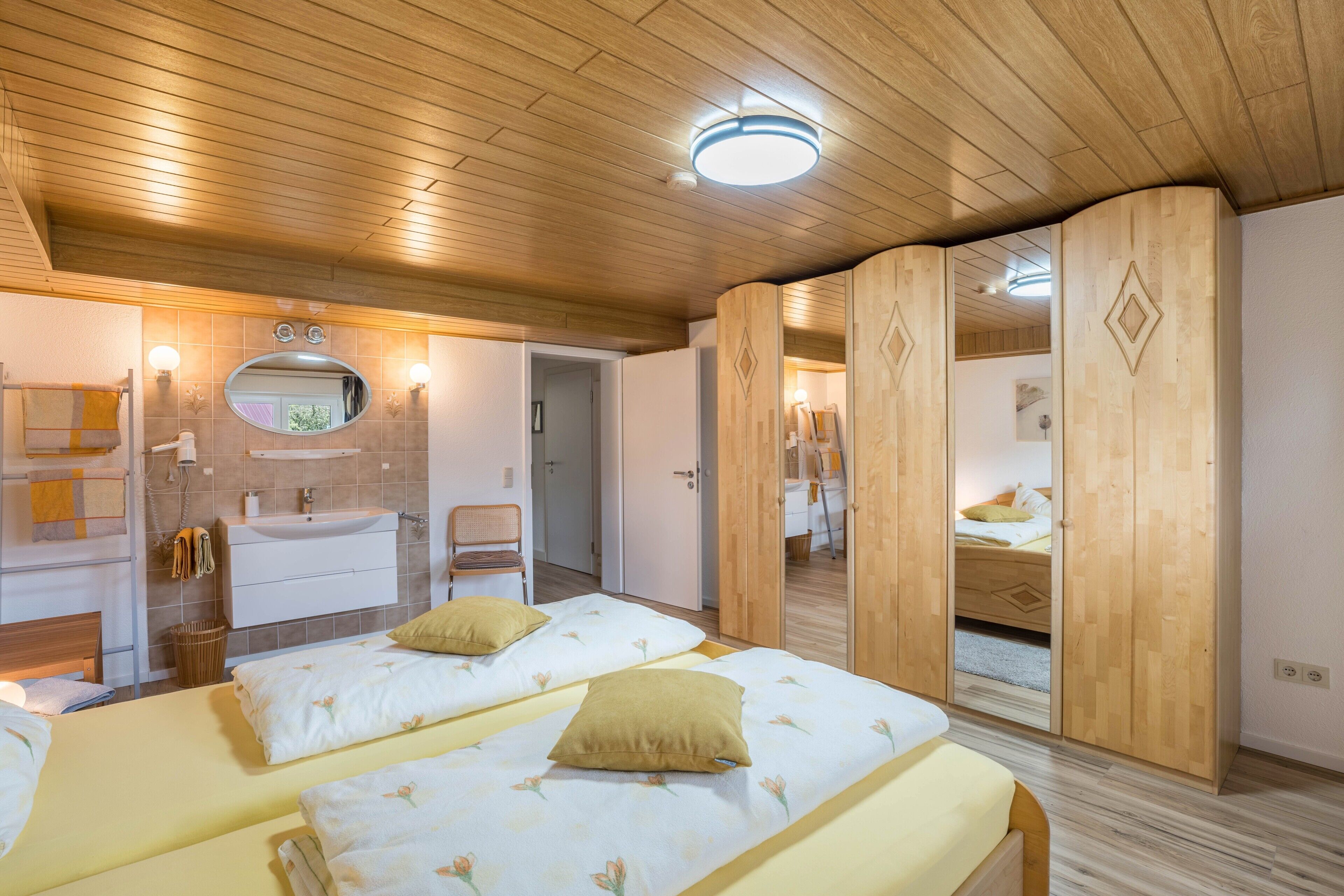 2 bedrooms, iron/ironing board, free WiFi, bed sheets