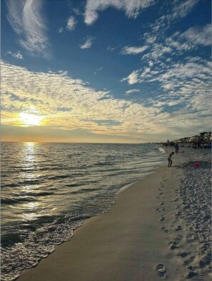 Beach nearby - Walk 2 Beach! Golf, Dining & More! -Sleeps 12 (Miramar Beach)