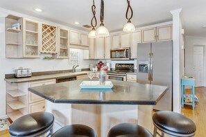 Fridge, microwave, oven, stovetop - Walk 2 Beach! Golf, Dining & More! -Sleeps 12 (Miramar Beach)