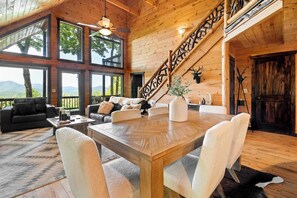 テレビ、暖炉、書斎 / ワークスペース