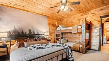 4 bedrooms, desk, iron/ironing board, WiFi