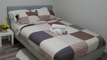 2 slaapkamers, reisbedje, gratis wifi, beddengoed
