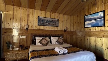 1 bedroom, Egyptian cotton sheets, premium bedding, rollaway beds
