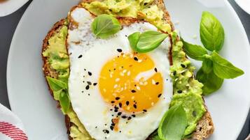 Daily buffet breakfast (INR 800 per person)