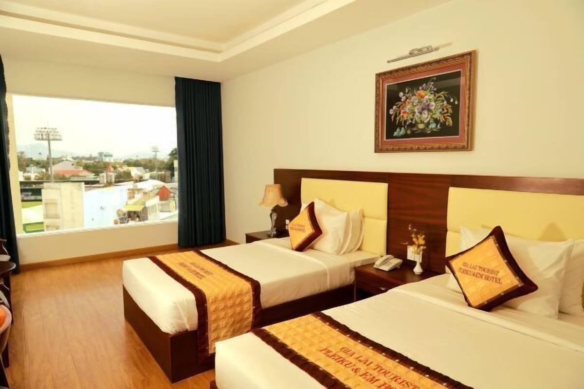 Premium bedding, minibar, desk, blackout curtains