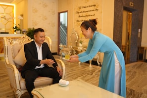 Lobby sitting area - Pleiku & Em Hotel by Gia Lai Tourist (Pleiku)