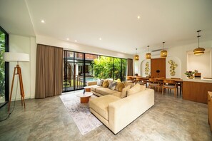 Deluxe Villa | Living room