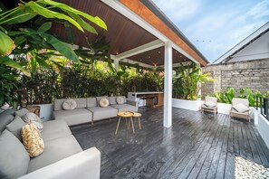 Deluxe Villa | Living area