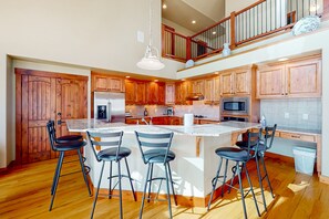 Fridge, microwave, oven, stovetop - Modern mountain view home with balconies, Ping-Pong table, grill, & fireplace (Granby)