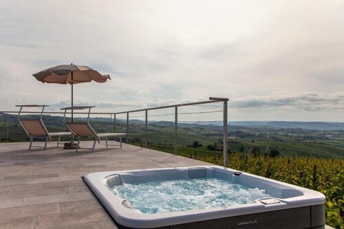 THE FLIGHT, swimming pool and wellness