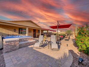 Outdoor dining - Perfect Retreat! 30 Nights Min! Raised Hot Tub With Views! (San Tan Valley)