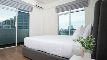 3 bedrooms, desk, iron/ironing board, free WiFi